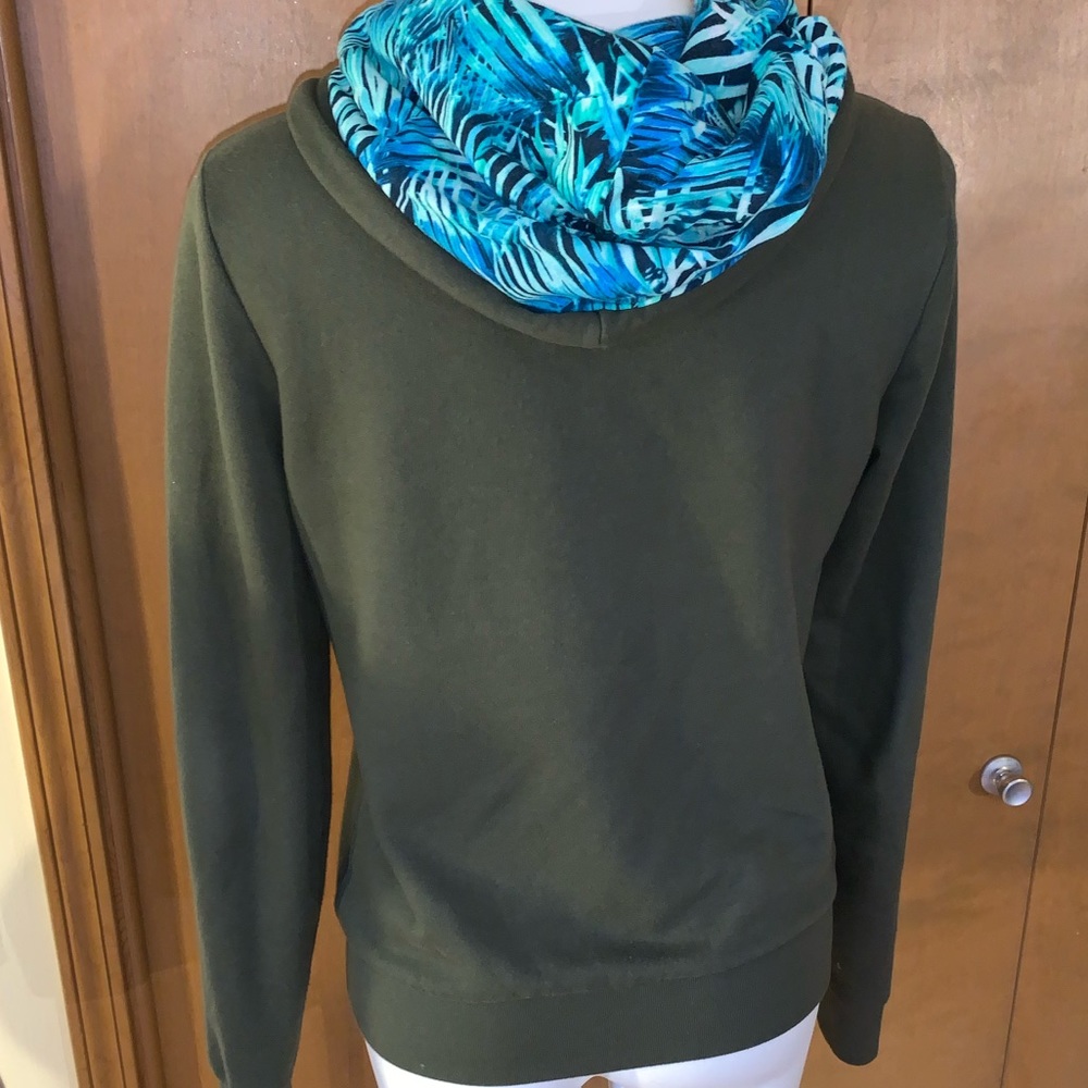 Zip up - Picture 4 of 7